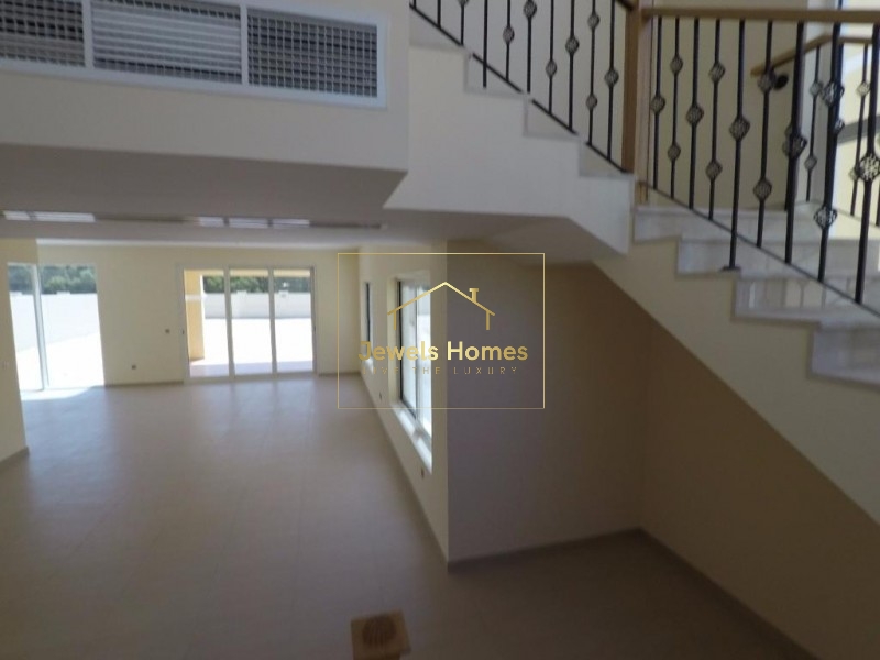 HUGE VILLA| SINGLE ROW| VOT| MIDDLE UNIT| CALL NOW Image5