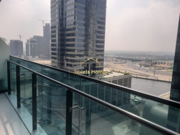 EXCLUSIVE|SEMI FURNISHED|CANAL VIEW|BALCONY|VACANT Image1