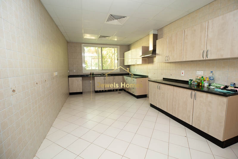 REMARKABLE UNIT|PRIME LOCATION|VACANT |CALL NOW !! Image6